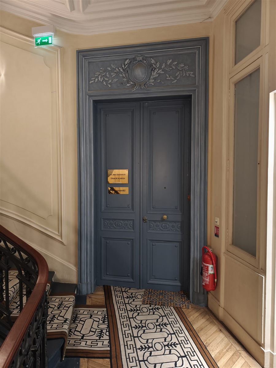 Entrée du cabinet DJG Beauté — 82 boulevard Haussmann Paris 8